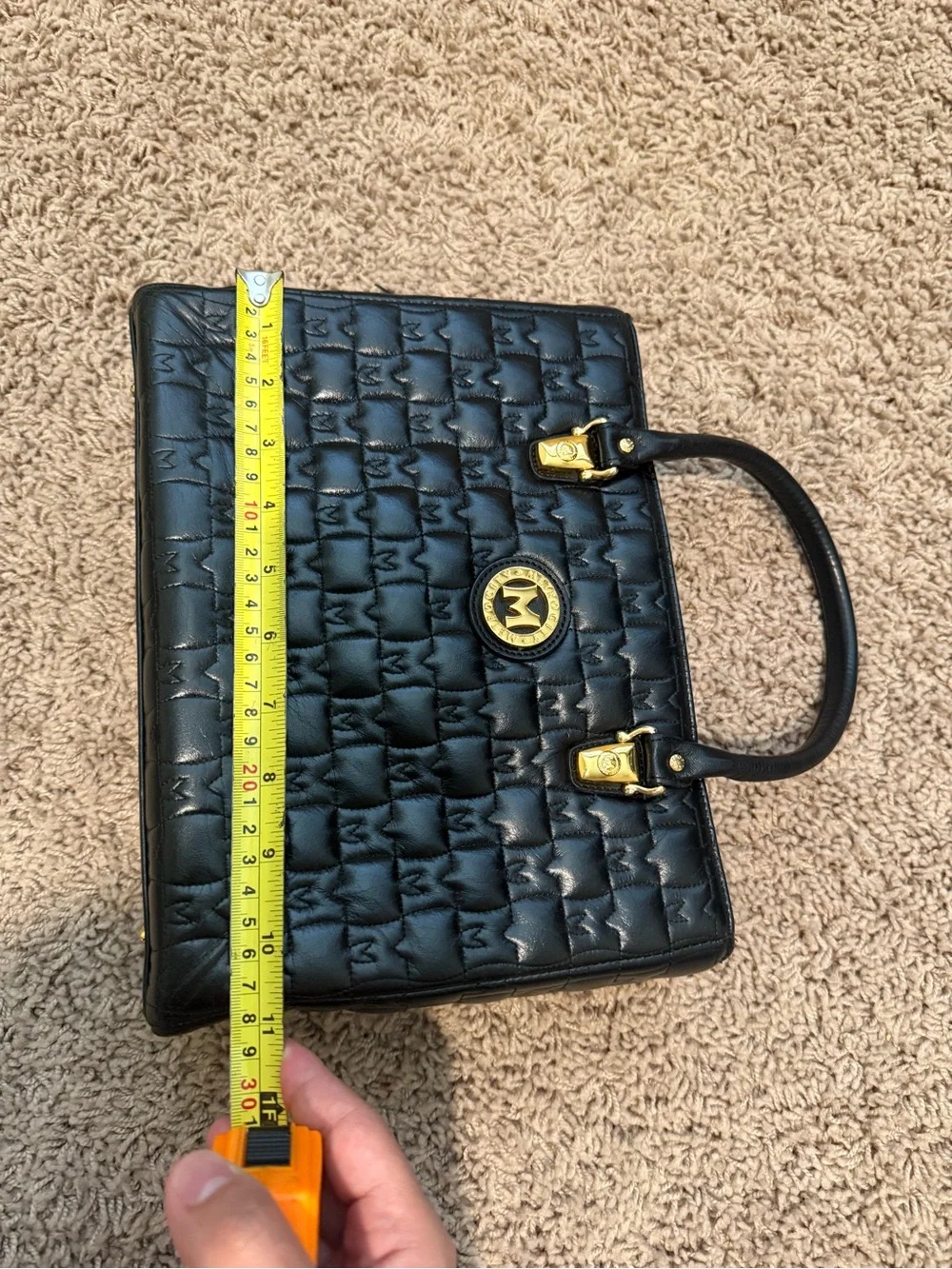 Metrocity elegant black